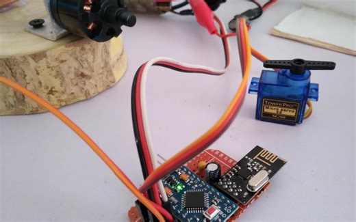 [DIY] 开源自制的6通道航模遥控器，超简单不超过100行代码 (基于Arduino Pro Mini开发板+NRF24L01无线通信模块)