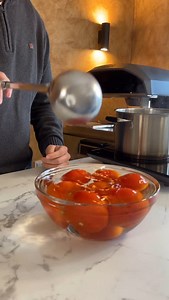 Marc Pizza 🍕 on Instagram: "Cómo hacer la MEJOR Salsa de Tomate para Pizza . . . #pizza #pizzatime #pizzalover #reels #food #pizzeria #foodporn #receta #cocinacasera #fyp"