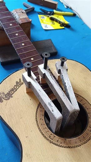 Reynold //An Old Baby in the Bench #restoration #old #guitar