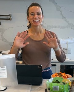 🌟[FREE CLASS]🌟 12 Clean Eating Freezer Meals! BONUS: Everyone who attends will receive a copy of my printable recipes, shopping list, and freezer meal labels so you can make them too! 📋 These easy and healthy meals can be quickly assembled and frozen for months, making your life easier. Hey! I'm Kelly, mom of 5 and freezer-cooking expert, from The Family Freezer and I want you to join me for a 12 Clean Eating Freezer Meals online cooking class. 👩‍🍳 ✅ Save Time ⠀⠀⠀⠀⠀⠀⠀⠀⠀ ✅ Save Money ⠀⠀⠀⠀⠀⠀⠀