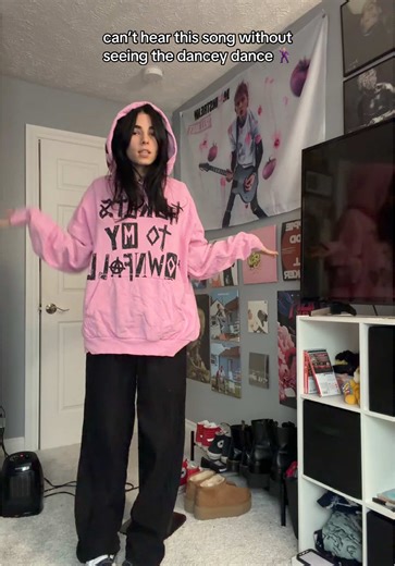 starman dance lives forever in my mind 🕺🏼🙂‍↕️ #machinegunkelly #mgk #lostamericana @mgk