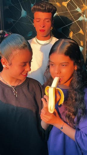 Funny Moments with Friends: Banana Eating Challenge