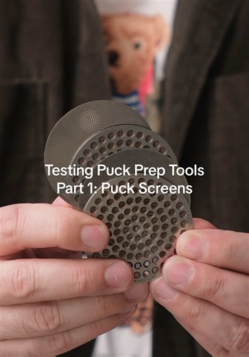 Welcome to the series where I test puck prep tools with a refractometer. Today was all about puck screens. Thin screens ( 0.2 mm ) gave a small bump. But thicker ( 0.8 mm )screens gave a big jump in extraction. Same ratio, same prep, real numbers. Honestly impressive for such a simple tool. What should I test next? #espresso #homebarista #puckscreen #coffeetools #coffee