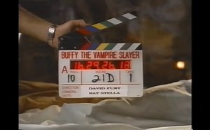 I have come today to bring down to earth all those who thought that Spikey, by recording this scene, showed all his... humanity. Well... something is visible... btw. BUT NOT THAT! 😂