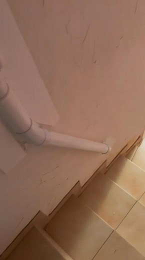 Nouvelle installation Réalisation DISTRI ASPI EST – ACA Site : https://aspiration-aca.jeto.fr/ Tél : 06 12 69 20 76 Installation d’un réseau d’aspiration centralisée dans une maison existante des années 2000 située à Wittelsheim 68310 en alsace, avec : • Un flexible rétractable de 12 mètres pour couvrir l’ensemble de l’habitation • Une centrale JETO, reconnue pour sa fiabilité, sa puissance et son confort d’utilisation Une solution performante parfaitement adaptée à la rénovation et aux habitati