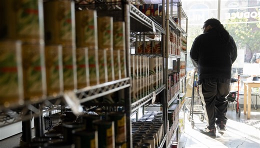 Con nuevas reglas de SNAP en el horizonte, funcionarios del Condado de Cook advierten sobre las consecuencias