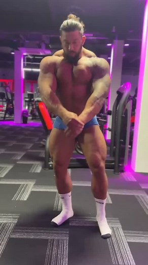 Craig Morton on Instagram: "So finally starting to get some feeling back in my glutes n lower back, size coming in nicely and tissue being added in the right areas 💪🏼 heaviest I’ve ever been! And growing till March so aiming 330-335lbs off season whilst holding good body composition 👌🏼 @calum_teamprocoach @myprotein code : Craig @silverback #ifbbprolegue #roadtoopen #bodybuilding #motivation #sundaymood☀️"