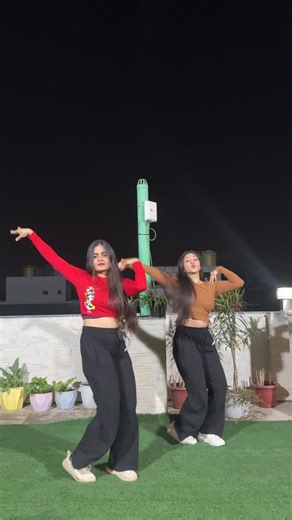 Muskan Prashar on Instagram: "SHAKINI🔥 @gururandhawa what an amazing track @rinku_jazzfunkartist what an engaging choreography Thanks for tolerating us @_.aryan_anshu._ 🎥 . #dance #trendingreels #deoghar_jharkhand #dancevibes #shakini #gururandhwa"