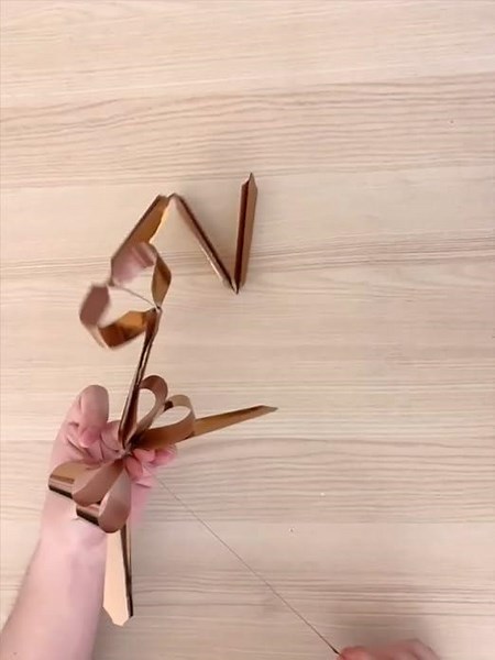Easy to form metallic pull bows