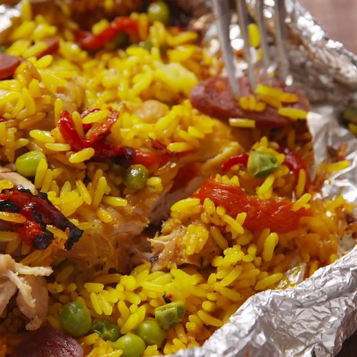 PAELLA PARTY PACKS pretty much cook themselves: http://del.sh/6007BQSZB FULL RECIPE: http://del.sh/6001BQSZ1 | Delish