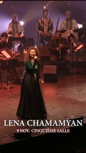 ✨LENA CHAMAMYAN ✨ 📅Dimanche 9 novembre, 20h 📍 Cinquième Salle Pour ce retour, toujours très attendu au FMA, Lena Chamamyan promet une véritable odyssée sensorielle. Sa voix claire et profonde oscille entre la douceur d’une caresse et l’élan d’une prière. Ses textes, empreints de poésie, célèbrent la beauté du quotidien, la nostalgie de l’exil et l’espoir obstiné au cœur de l’adversité. Sous la lumière tamisée de la Cinquième Salle, la chanteuse-compositrice invite à un voyage où l’intime devie