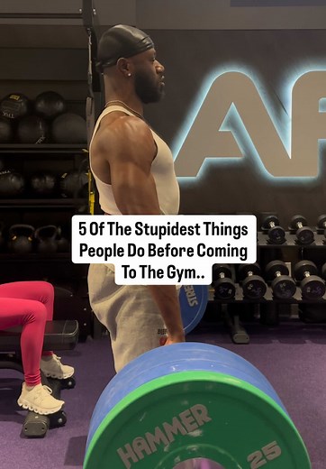 Read Caption Below ⬇️.. 1. Not eating enough carbs before training Low carbs = low muscle glycogen → \t•\tStrength drops \t•\tPumps disappear \t•\tEverything feels heavier than it should Fix: 👉 30–60g carbs 60–120 min pre-gym 👉 Low fat, low fiber Rice, cereal, toast, fruit > protein-only meals 2. Walking in without a performance target “Back day” isn’t a target. If you don’t know: \t•\tThe lift you’re progressing \t•\tThe rep range \t•\tThe RIR You’re guessing every set — and guessing kills pr