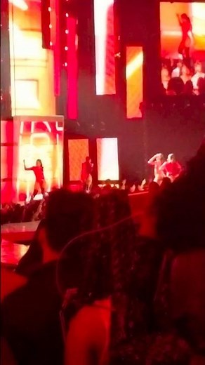NICKI MINAJ TWERKING AT THE BET AWARDS