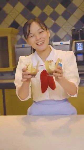 「東京ディズニーシー®・フード＆ワイン・フェスティバル」が本日から始まりますね！今年もユーハイムが協賛する「バウムクーヘンのティラミス仕立て(ユーハイムバウム使用)」が販売されます。イタリアのドルチェ、ティラミスからヒントを得た、エスプレッソのほろ苦さとクリームの甘味の絶妙なバランスが楽しめるデザートです🎵