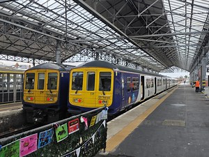 【铁路】80年代英制直流电机的咆哮! 英国北方铁路Class 769柴电双源通勤动车组Burscough Bridge至Parbold站侧方展望运行视频