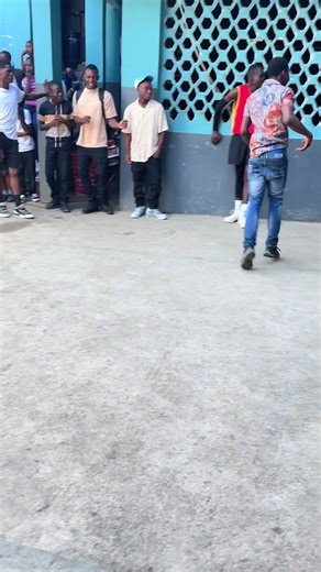 Kiyès ou remake na vidéo a?⁉️🤨😅 #vibe #dancechallenge #schoolokapsanlimit #1audition1millon #4milionaudition @school_ okap_san_limit @capipi_bel_imaj7 @PROMO_OKAP_BEL_IMAJ @J-FLASH Photography @Juan Photography @SAKAPFET OKAP