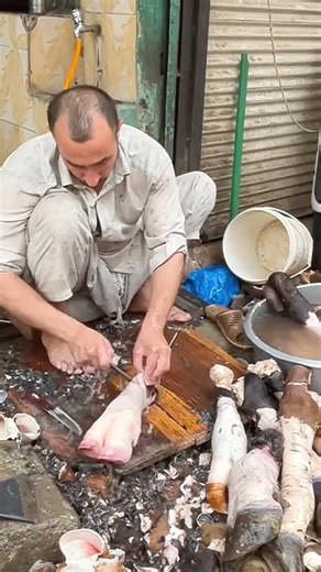 FASTEST PAYA Cleaning SKILLS 😱Paye SAAF Karne Ka Expert TARIKA 🤯 #paya #skills #shorts