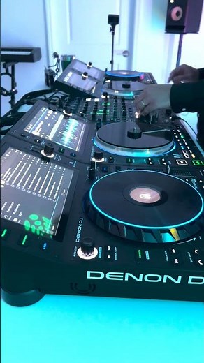 DJ MIX 2025 on 04 Denon DJ deck setup - Party starter