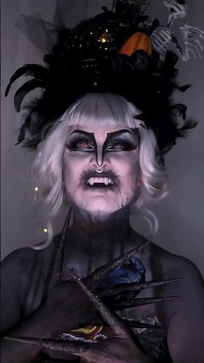 This "Halloween Queen" body art took over 9 hours to create!