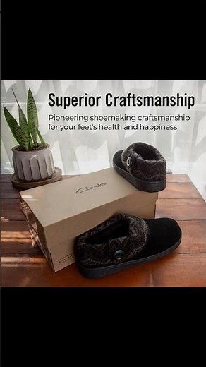 Clarks Women's Knitted Collar Clog Showcase