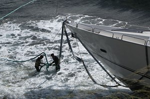 Salvage of luxury yacht from Honolua delayed again, this time by weather | Maui Now