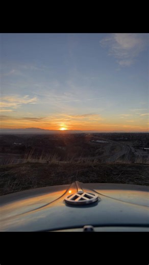 Don’t live life for the weekend. Wednesday nights can be a nice break too. #sunsetvibes #aircooledvw #vwbug