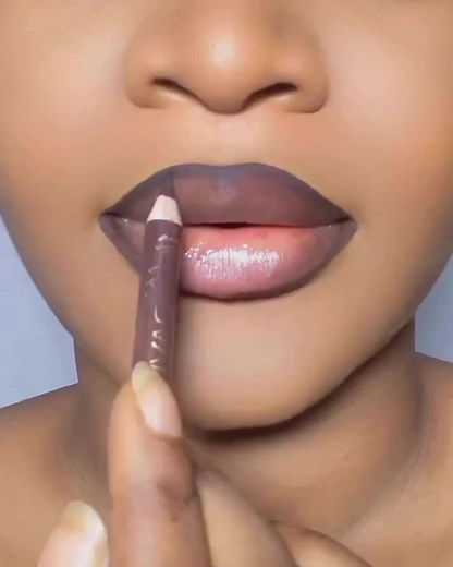 191K views · 3.8K reactions | Simple lipstick Tutorial ❤️ | Makeup and style | Facebook