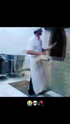 Rare Reel Pull on Instagram: "Некоторые страны используют самовосстанавливающийся бетон, который может сам ремонтировать трещины. В состав такого бетона добавляют бактериальные споры. Эти бактерии «спят» до тех пор, пока в трещину не попадут вода и воздух. Как только это происходит, бактерии активируются и начинают производить известняк, заполняя трещину изнутри. Получается, что бетон как будто живой и может восстанавливаться без участия человека. Это значительно увеличивает срок службы мосто