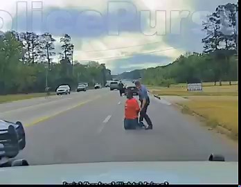 A father’s nightmare: his kids are in the back during a medical emergency. He speeds for the hospital, then police lights flash behind him.When the lights come on, pull over. Tell the officer what’s happening, they can clear traffic and escort you safely.Don’t let panic turn a medical emergency into a legal disaster. Staying calm can protect your children fastest.