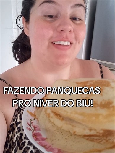 Fiz panquecas de aniversário pq o bolo não deu kkkkkkkkk será que ele gostou? . . . . . . #panquecas #cozinhando #comendo #jantarromantico #aniversário