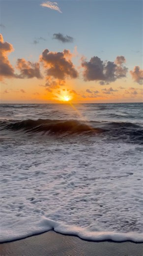 ✨🌊🌥️First Sun rays are waking out of the ocean. Relax and unwind, listening to the waves crashing
