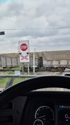 Train train e rwele malahla🚞 | Jackie Malema