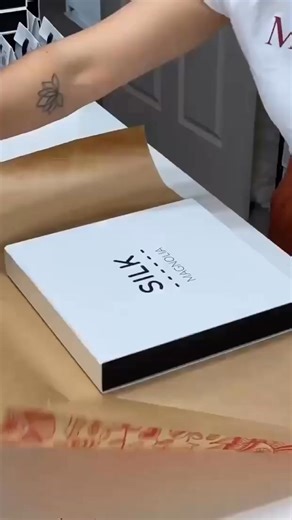 Give the gift of pure comfort this Christmas. From silk pillowcases to dreamy robes and wellness essentials, Silk Magnolia has the perfect luxury gifts for everyone on your list. Wrap up something they’ll truly love. 🎁✨ | Silk Magnolia