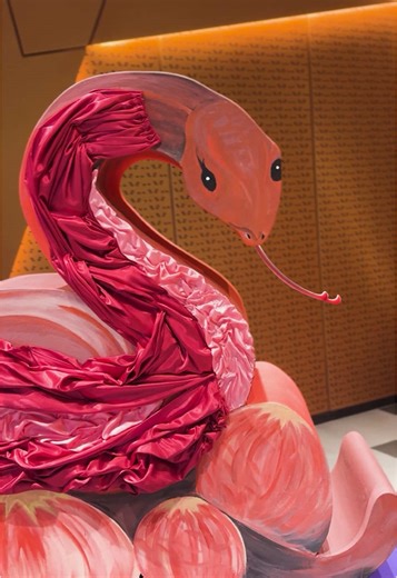 We’ve got snakes “onboard” at Funan! Keep your eyes peeled around the mall for the striking snake art installations decked out in Funan’s Passion Themes! ✨ The snakes are static sculptures—animations in the video are for illustration only! #Funan #FunanSG #CreativeIntersection #SNAKESandLADDERS #SGArtWeek #OurSGArts #SAW2025 #ArtTakesOver