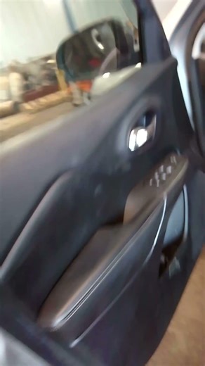 2017 Jeep Cherokee B610338