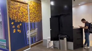 Serlahkan perjalanan anda! Kedai Garrett Popcorn terbaru kami menemui...