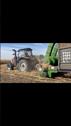 “Powerful Tractor Harvesting Crops | Modern Farming Machines in Action”