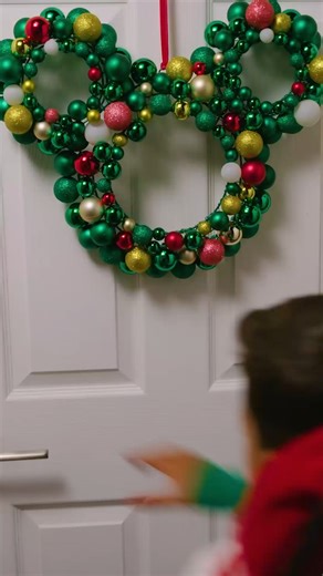 Wish-granting Magic is here! Our Holiday Shop is now open. http://di.sn/6004U8Iks | Disney Store