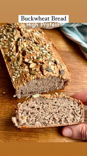 Here👇👇👇👇 CRUNCHY buckwheat bread recipe alert! This high-protein gluten-free bread recipe doesn’t use any flour or yeast. Packed with protein and fibre from buckwheat, it’s diet friendly and it will keep you fuller for longer. After seeing a few versions online, I couldn’t wait to try. 💡Did you know? Buckwheat is richer in protein and antioxidants than wheat and rice. It’s a complete protein containing all nine essential amino acids. Additionally, buckwheat has a low glycemic index, helping