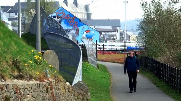 Carmarthen 🚶🏾‍♀️ The ancient market town of Carmarthen is a real blend of old and new. The walking route through and around Carmarthen takes in the River Towy, Carmarthen Park, the Wetlands and finally the Roman Amphitheatre. Distance: 10.5km Difficulty: Easy Terrain: The route is surfaced throughout and is ideal for family groups, or people with mobility problems. https://orlo.uk/ltEoC #ThisIsCarmarthenshire | Darganfod Sir Gâr - Discover Carmarthenshire