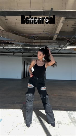 Ashley Adams on Instagram: "Spotlight on… and so am I ✨ @evolutionrunwayshow rehearsal OOTD 💃🏽 Still time to secure your tickets 🎟️ Pants: @_driadair_ 💎 #modeloffduty #scottsdalemodel #arizonamodel #runwayfashion #outfitoftoday #outfitinspo #allblackoutfit"