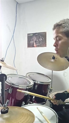 Learn the blues easily on the drums.