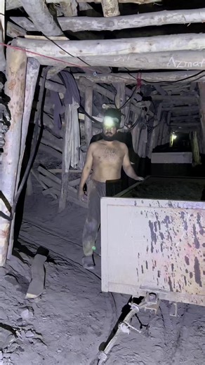 Extraction of Black diamond underground 3000 feet #blackdiamondmining #coal #minerals #coalmining #goldmining #minecraft #minecraftmining #undergroundmining #hiddentreasure #mining | Minecraft World