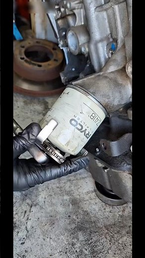 Mechanic’s Secret Trick to Removing Stuck Oil Filters!😮😲