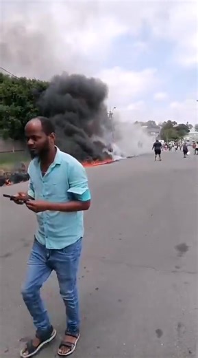 🔥 FIRE ALERT – LANARK STREET, GERMISTON, GP 🔥 A tyre company on Power N/C Lanark Street is currently on fire. Emergency services are on scene. #FIREALERT #GERMISTON #GAUTENG #EMERGENCYSERVICES #SAFETYFIRST | Suburban Control Centre