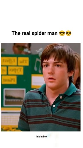 Movie Scene Station on Instagram: "Japan की वो सड़क... जो बिजली बनाती है! दुनिया तेज़ी से बदल रही है, और Japan तो हमेशा एक क़दम आगे ही रहता है। वहाँ की सड़कों पर अब सिर्फ लोग नहीं चलते... वहाँ बिजली पैदा होती है! सोचो, आप सड़क पर चलते हो और आपके हर क़दम से energy generate हो रही है। यह technology Piezoelectric Roads कहलाती है यानी सड़क के नीचे ऐसे plates लगाए जाते हैं जो दबाव पड़ते ही बिजली बना देते हैं। मतलब जितना लोग चलेंगे... उतनी बिजली बनेगी। कितना कमाल का use है ना? कोई fuel नहीं, कोई नुकसा