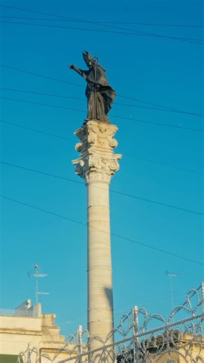 ✨ FESTA DI SANT’ORONZO Le strade di Lecce ieri si sono riempite di musica e colori: le sfilate bandistiche, il concerto della Banda Città di Lecce “Nino Farì”, il teatro popolare ai Teatini e l’energia travolgente del Canzoniere Grecanico Salentino hanno fatto vivere a tutti una giornata straordinaria di comunità e tradizione. OGGI 26 AGOSTO La festa continua questa sera con Sound Oronzo e i ragazzi di Amici – Ascanio, Senza Cri e Jacopo Sol – in Piazza Sant’Oronzo. Seguiranno il concerto della 