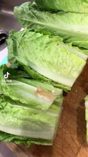 A super cool and easy way to grow your own lettuce at home using just water! Let's get started! 💚 #growinglettuce #gardeningtips #summergarden