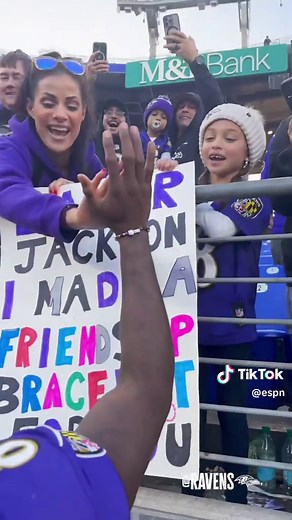 Lamar Jackson Makes Fan's Day | Baltimore Ravens Encounter