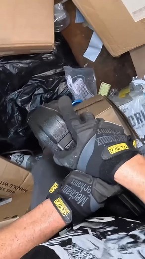 Found A Bunch Of #Medical Stuff & #Medication While #Dumpsterdiving At The #Hospital Today | Mike the Scavenger